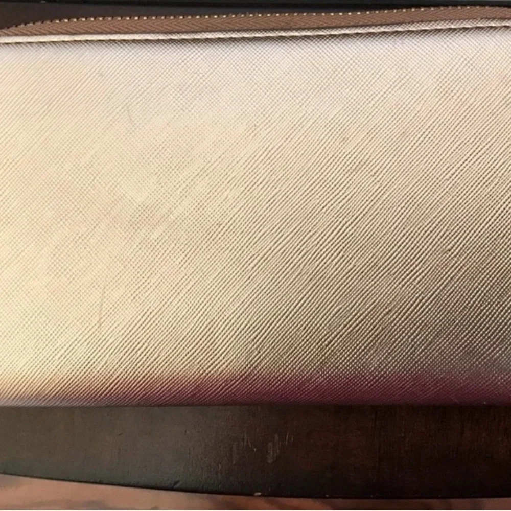Tory Burch Robinson zip continental wallet in a metallic rose gold W/ Dust bag - Picture 2 of 11